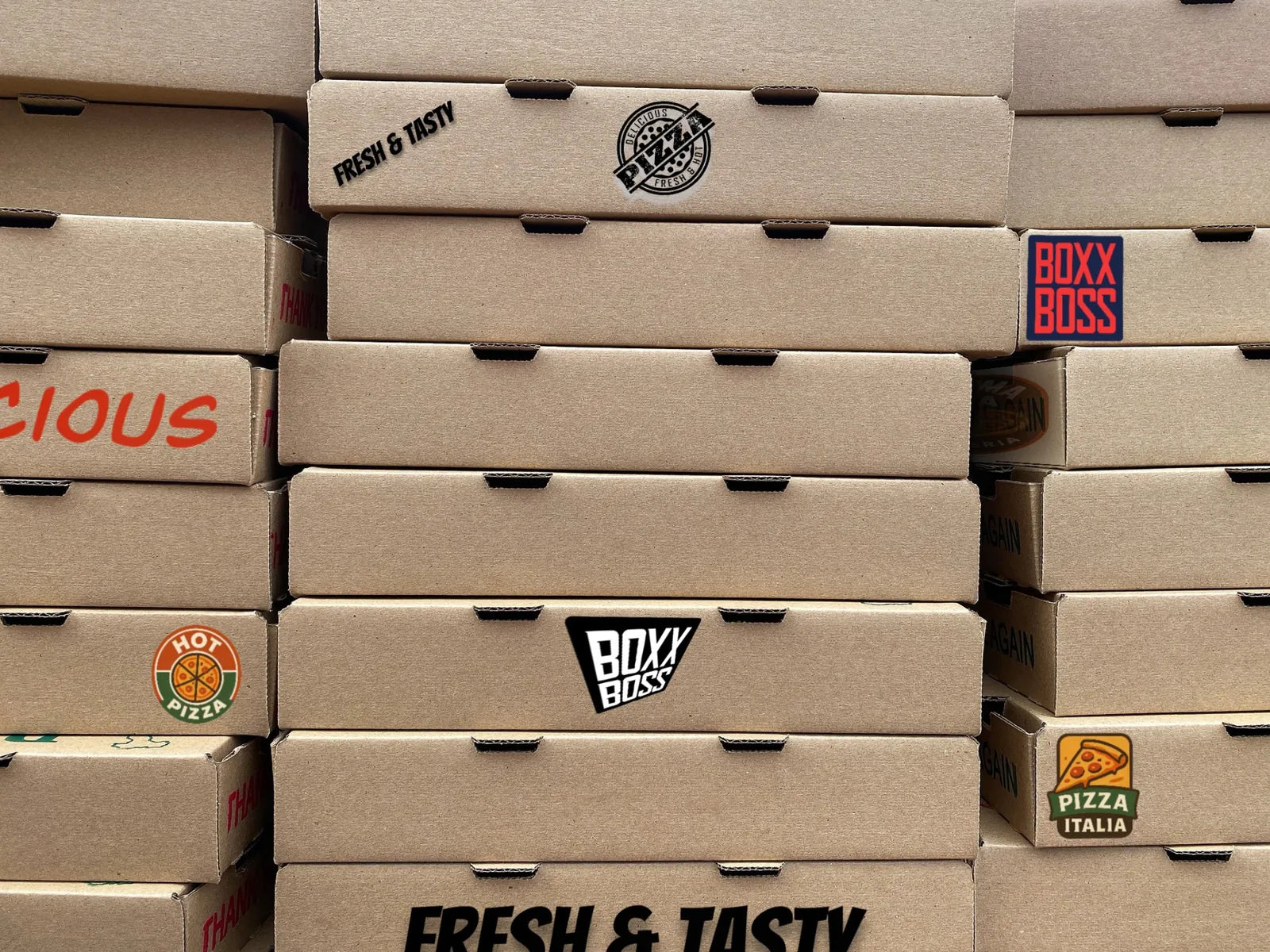 Verschiedene Musterkartons von Pizzabox24 für Kunden zur Qualitätsprüfung und Bemusterung. Kostenlos und binnen 72h