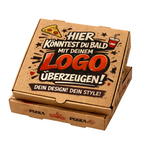 Stapel eines braunen Pizzakartons mit individuellem Logo-Druck, moderne Verpackung für Gastronomie und Take-away, bedruckbar in 1–4 Farben, erhältlich in verschiedenen Größen von 26x26x4 bis 36x36x4 cm palettenweise günstig im Online Großhandel bei Pizzabox24